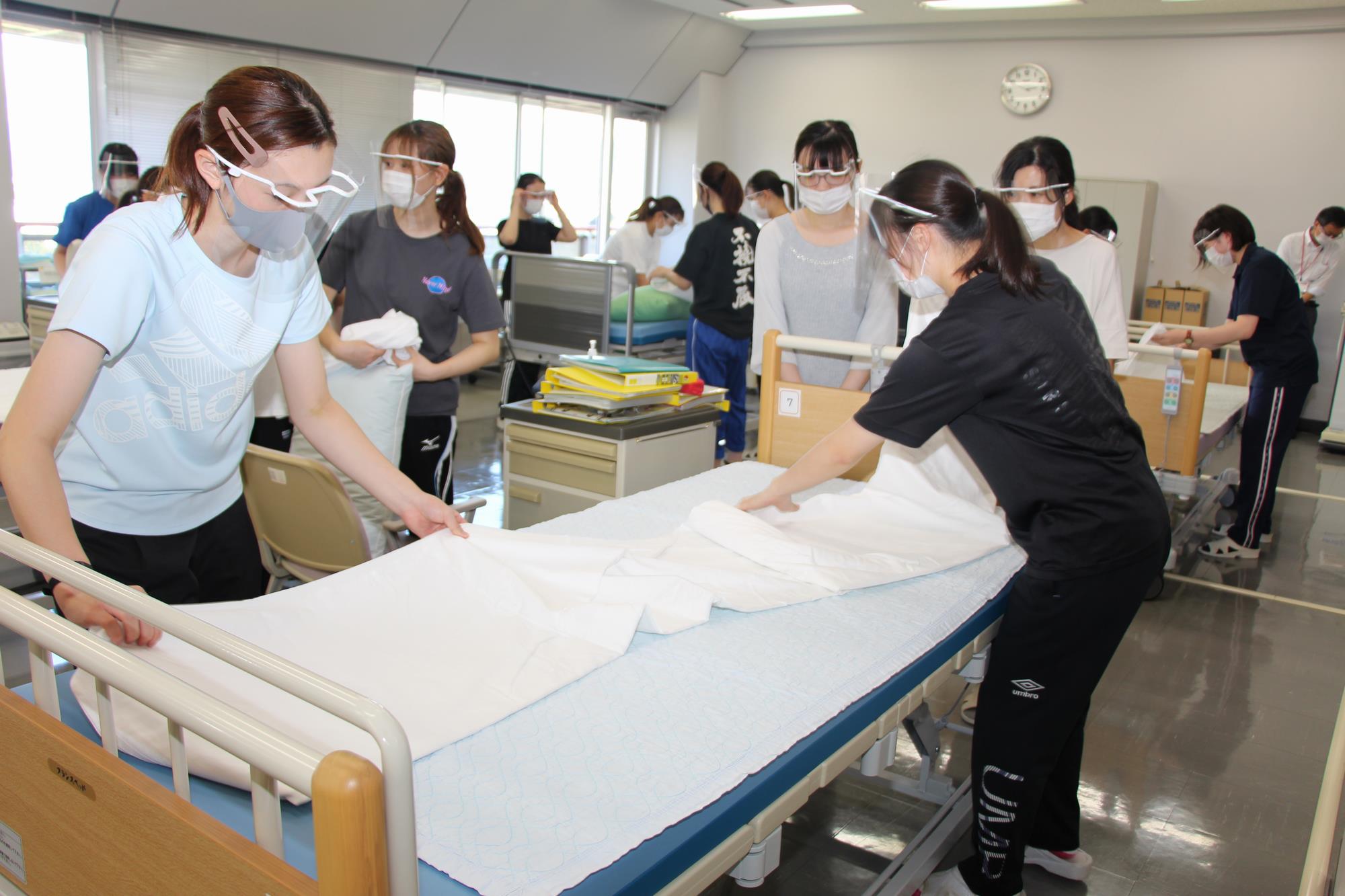 看護学科1年生の演習の様子