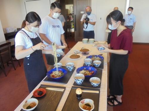 試食会