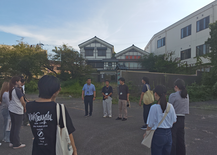 学生チームで調査